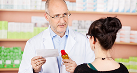 pharmacist-talking-to-woman-sidebar